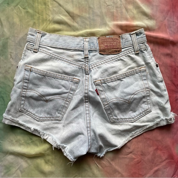 Vintage Levi’s Light Wash High Waisted Denim Cutoff Shorts-901 - Picture 1 of 8